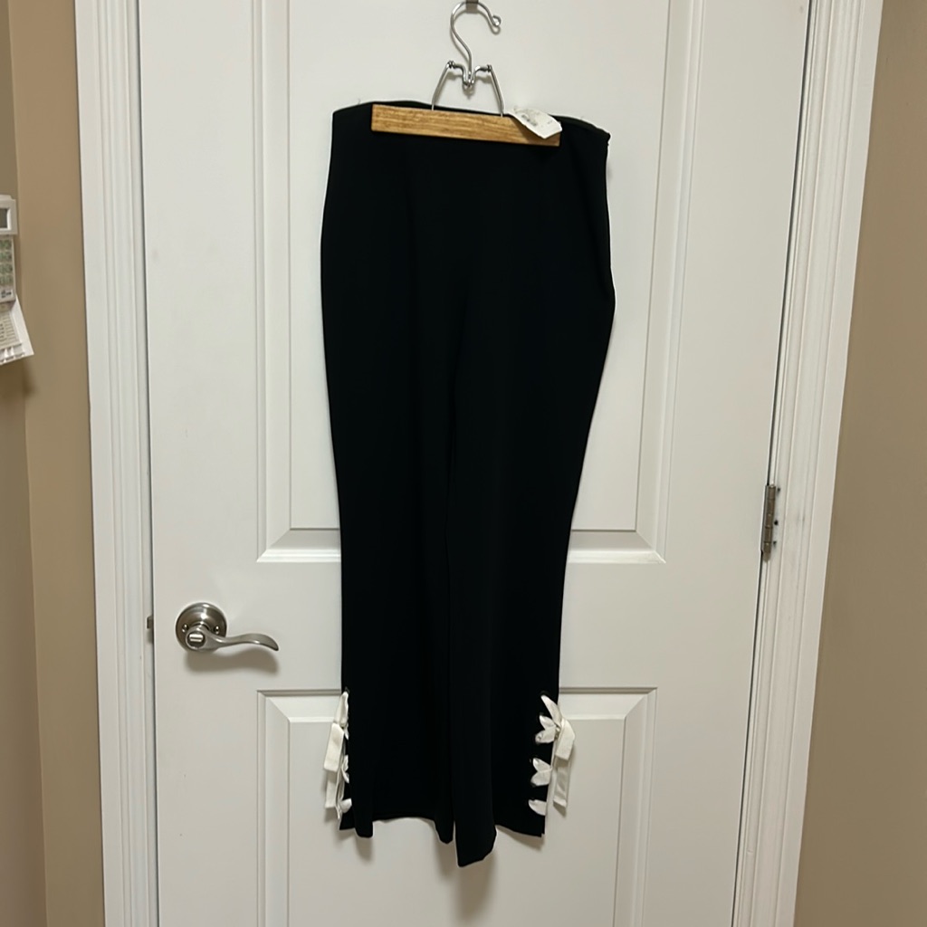 Cinq A Sept, Size 4 Pants.